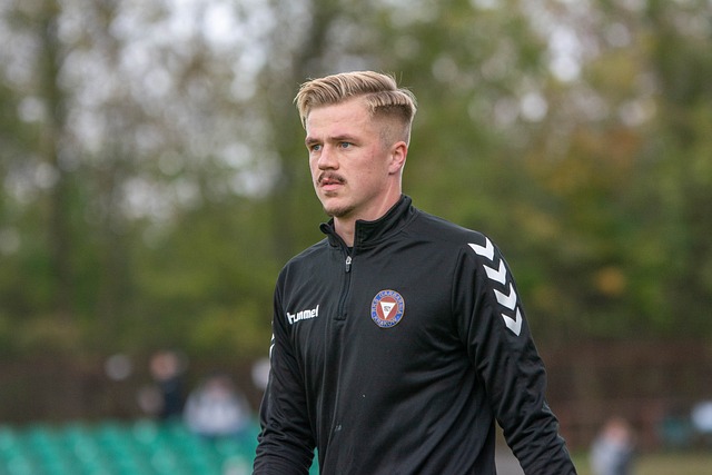 曼城跟队记者爆料：困境中瓜帅 坚守，今夏三位置待补强.